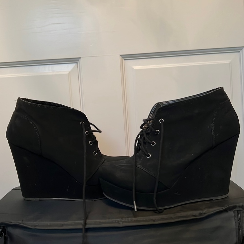 Soda wedge heels